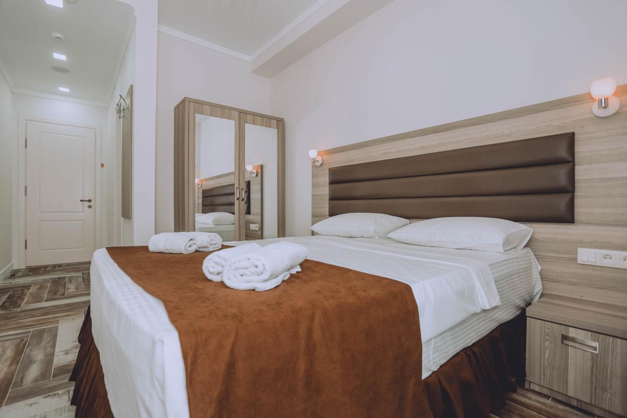 Royal Medis Hotel Batumi Exterior foto