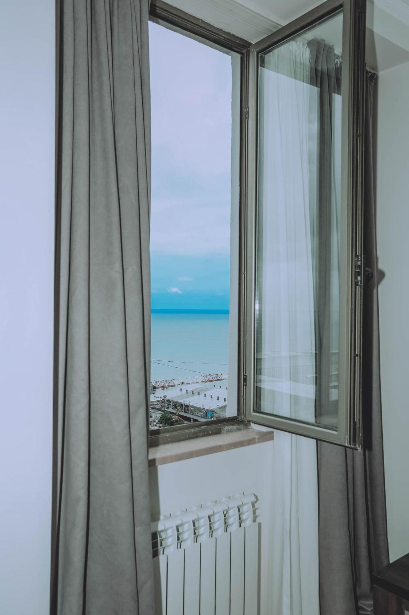 Royal Medis Hotel Batumi Exterior foto