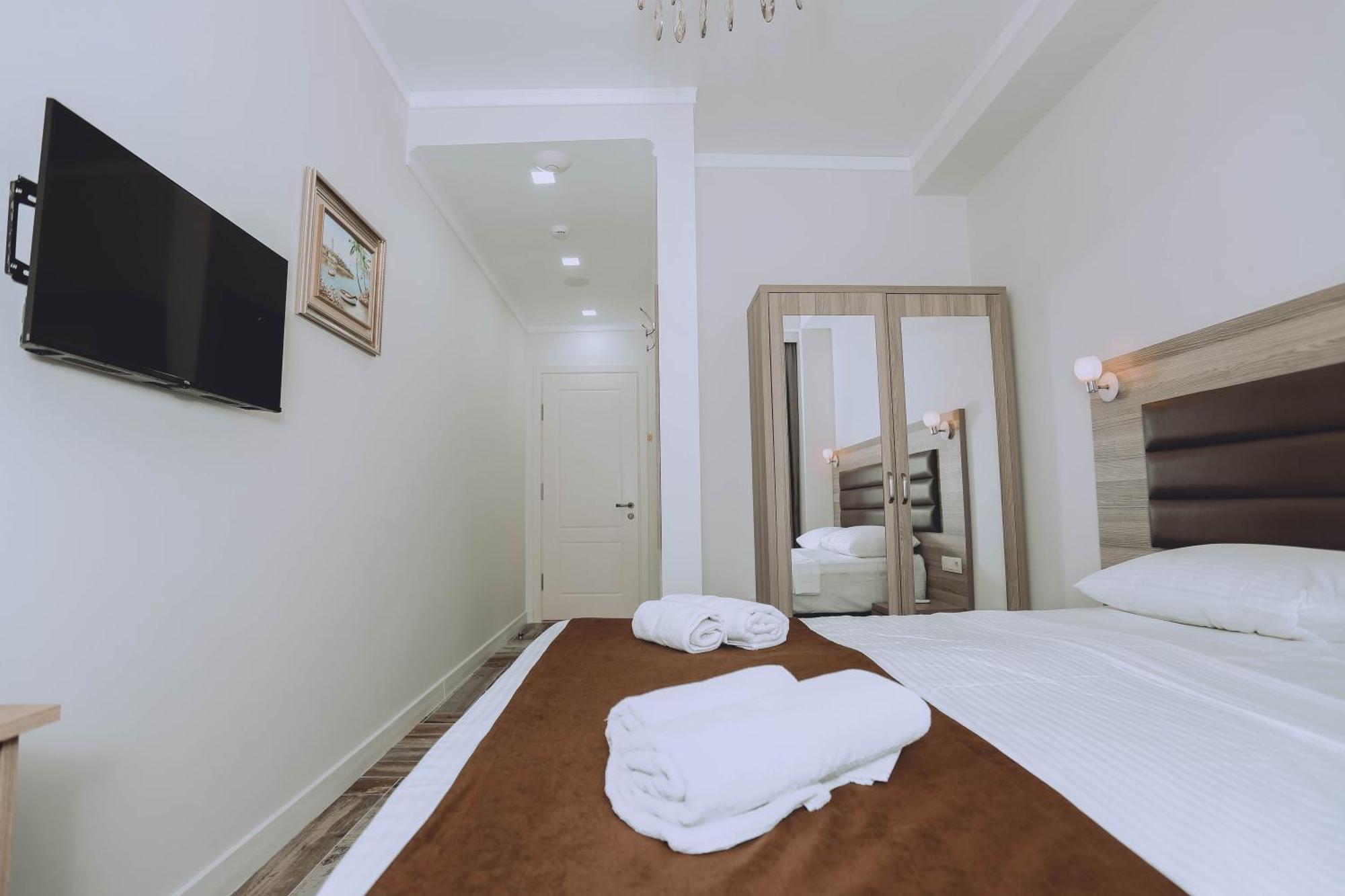 Royal Medis Hotel Batumi Exterior foto