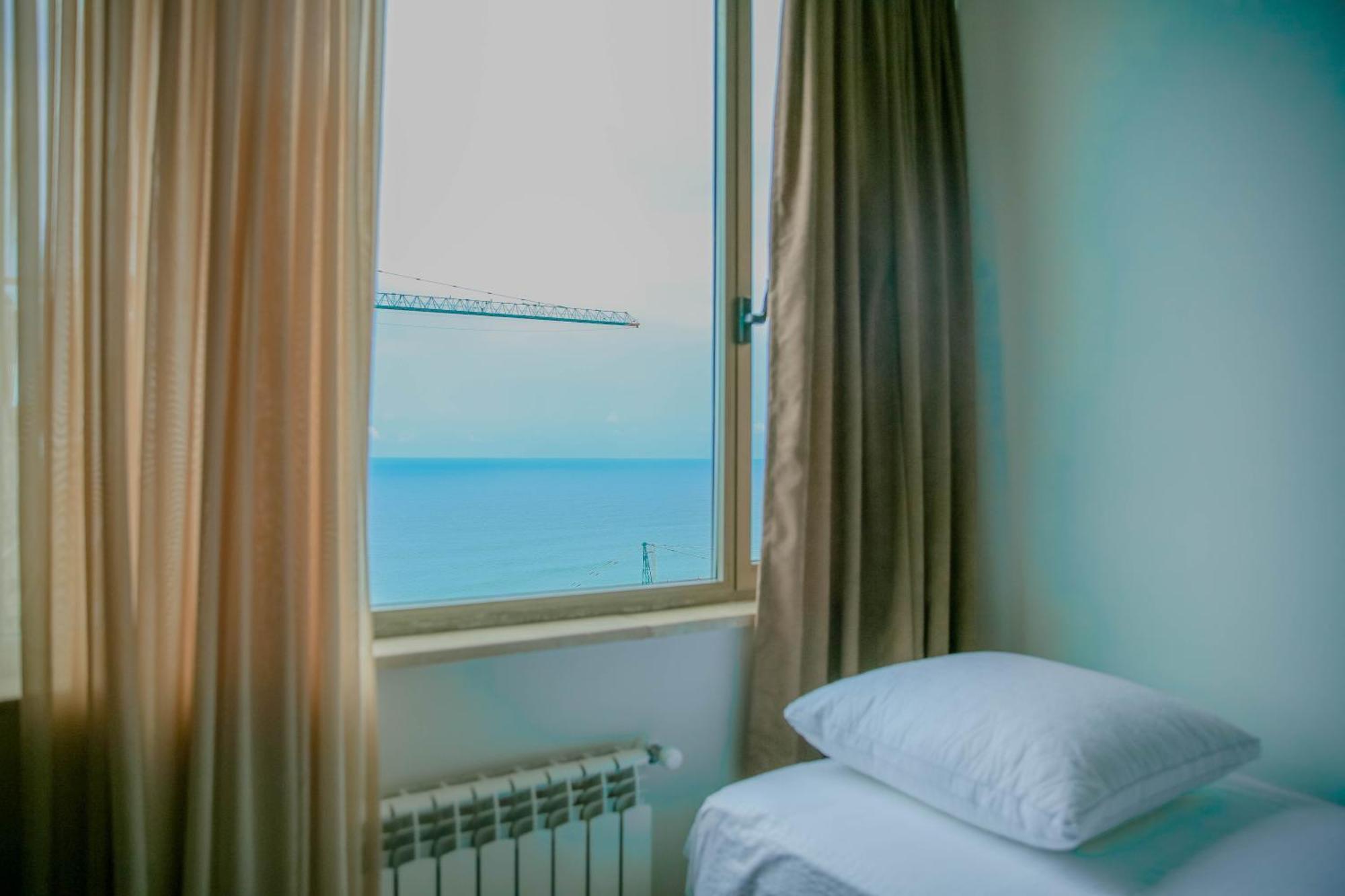 Royal Medis Hotel Batumi Exterior foto