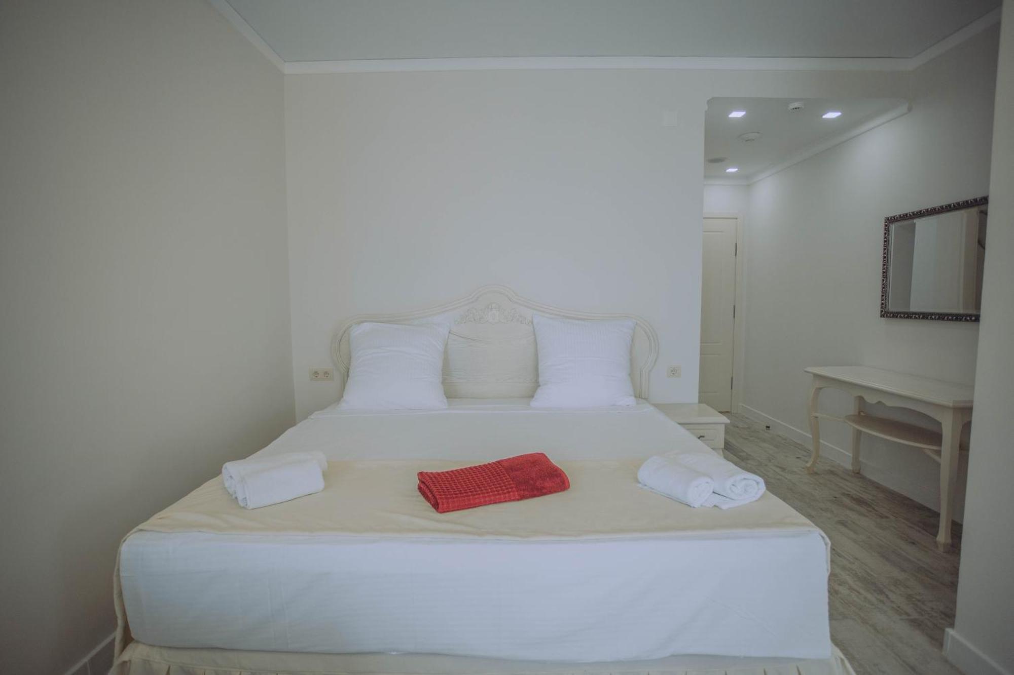 Royal Medis Hotel Batumi Exterior foto