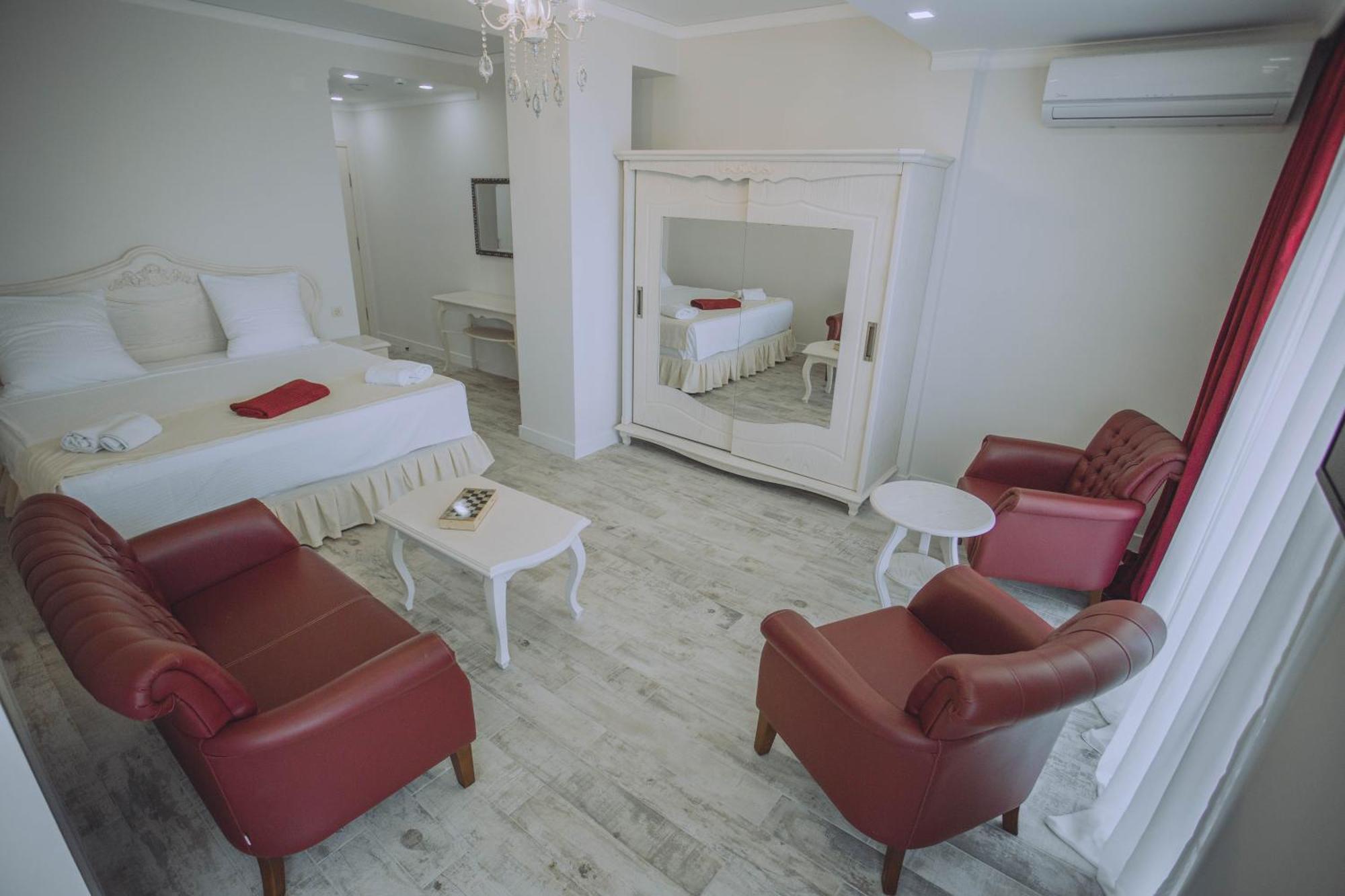 Royal Medis Hotel Batumi Exterior foto